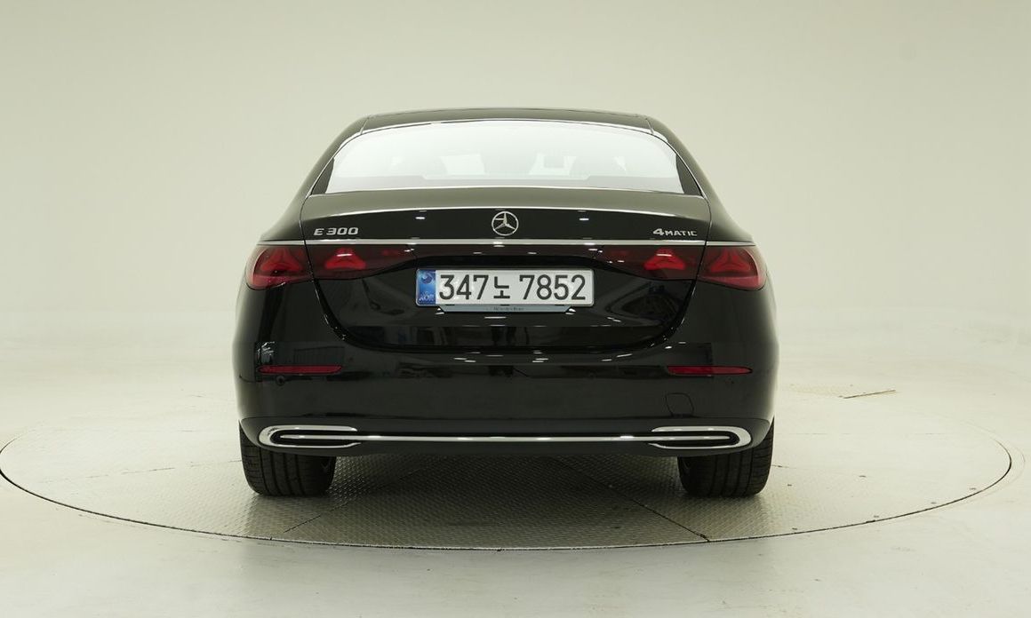 Mercedes-Benz E-Class E300 4MATIC Exclusive, 2025