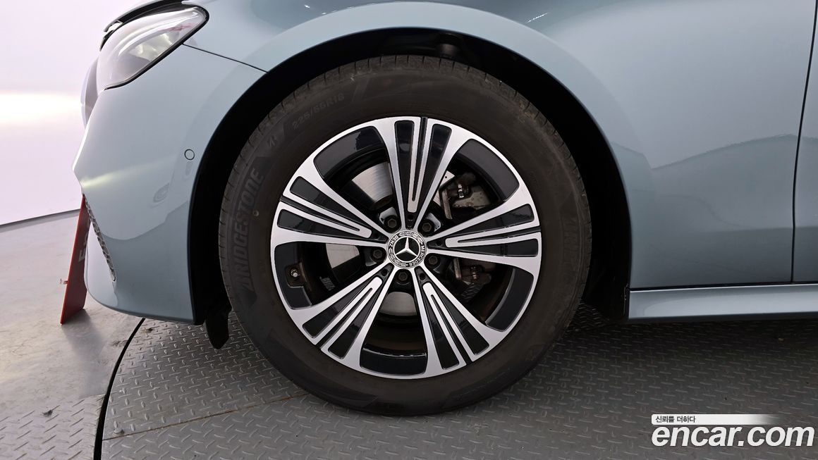 Mercedes-Benz E-Class E200 Avantgarde, 2025