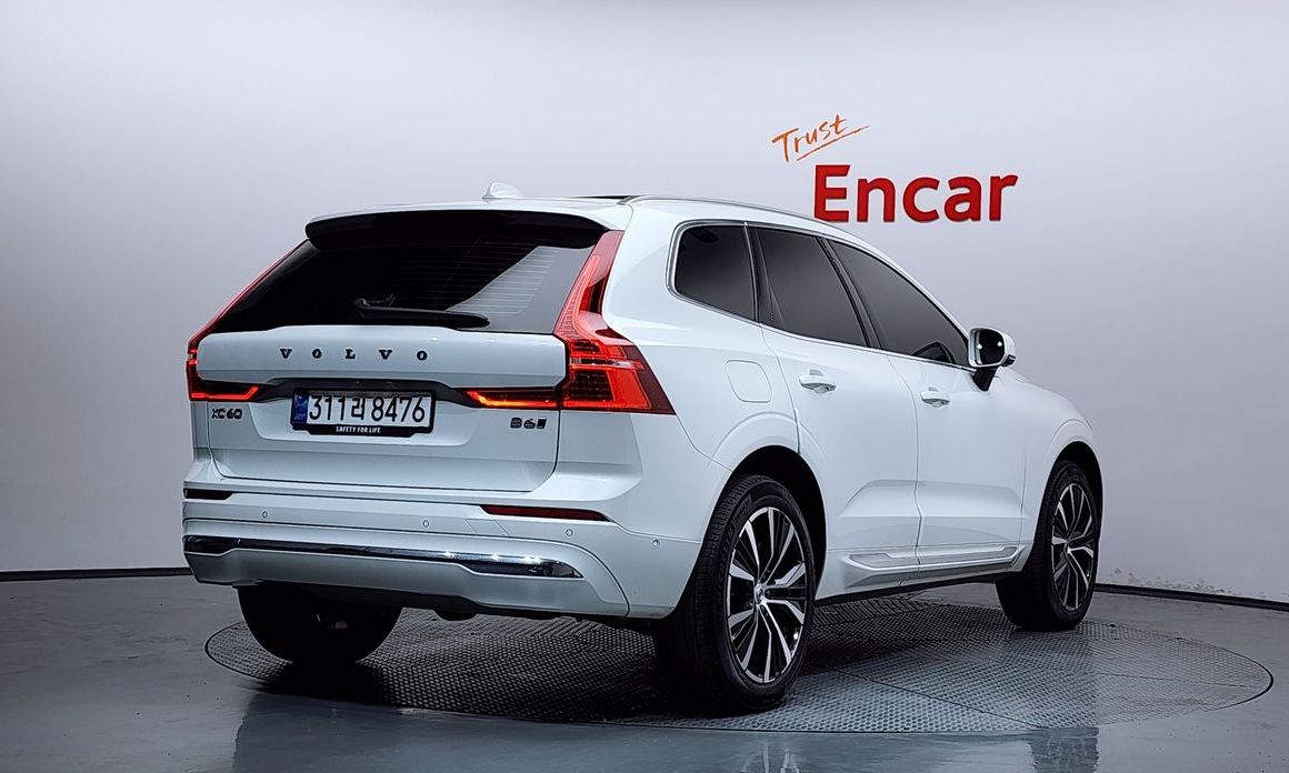 Volvo XC60 B6 Ultra Bright, 2025