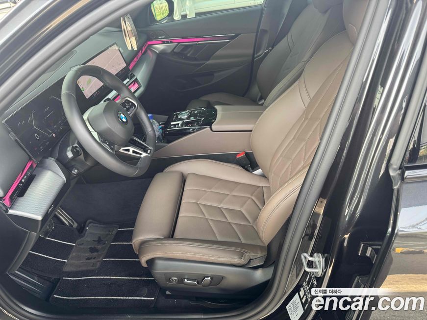 BMW 5-Series 520i M Sport, 2025