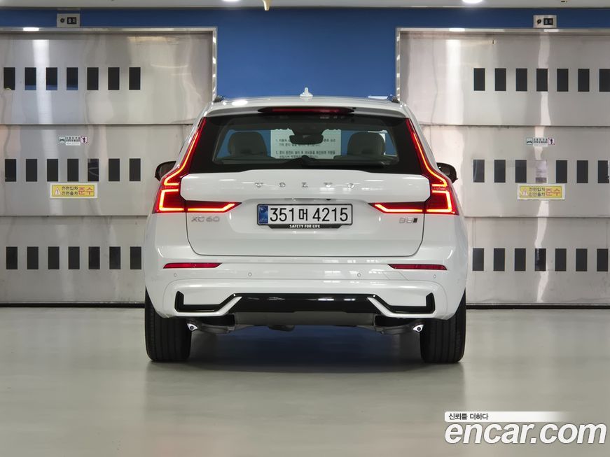 Volvo XC60 B5 Ultra Dark, 2026
