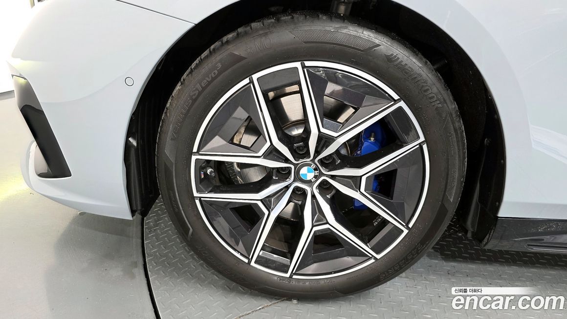 BMW 5-Series 520i M Sport, 2025