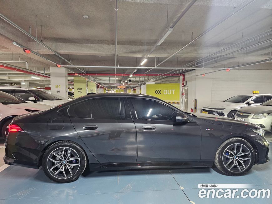 BMW 5-Series 523d M Sport, 2025
