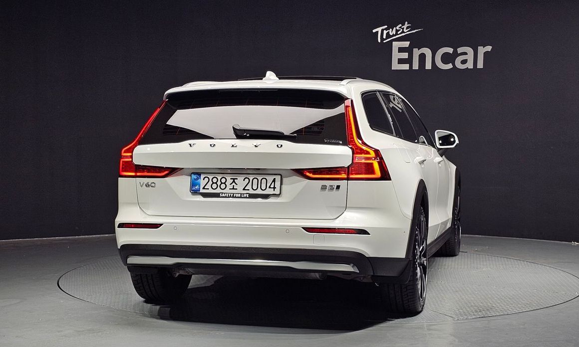 Volvo V60 B5 Ultra AWD, 2025