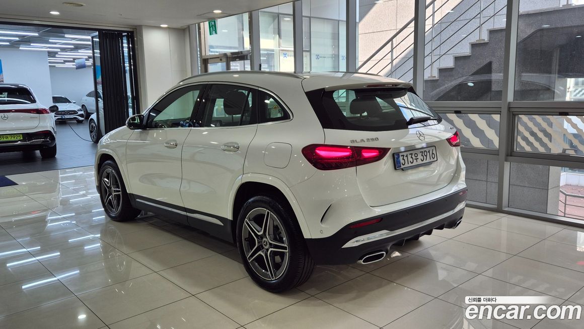 Mercedes-Benz GLA-Class GLA250 4MATIC, 2026