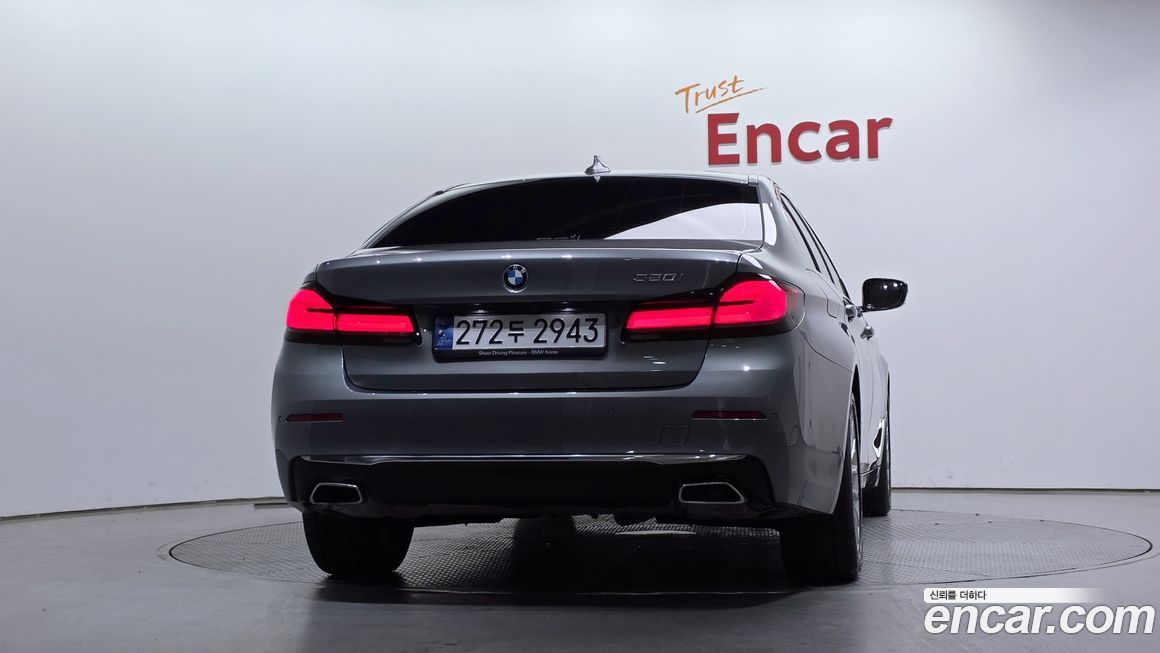 BMW 5-Series 520i Luxury, 2023