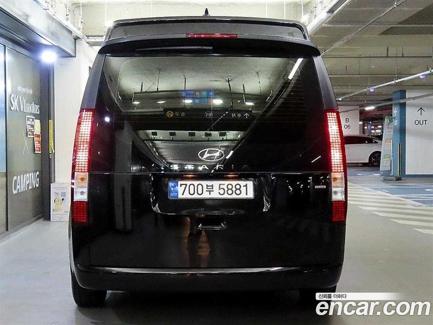 Hyundai Staria 4WD Tourer 11-Seater, 2023