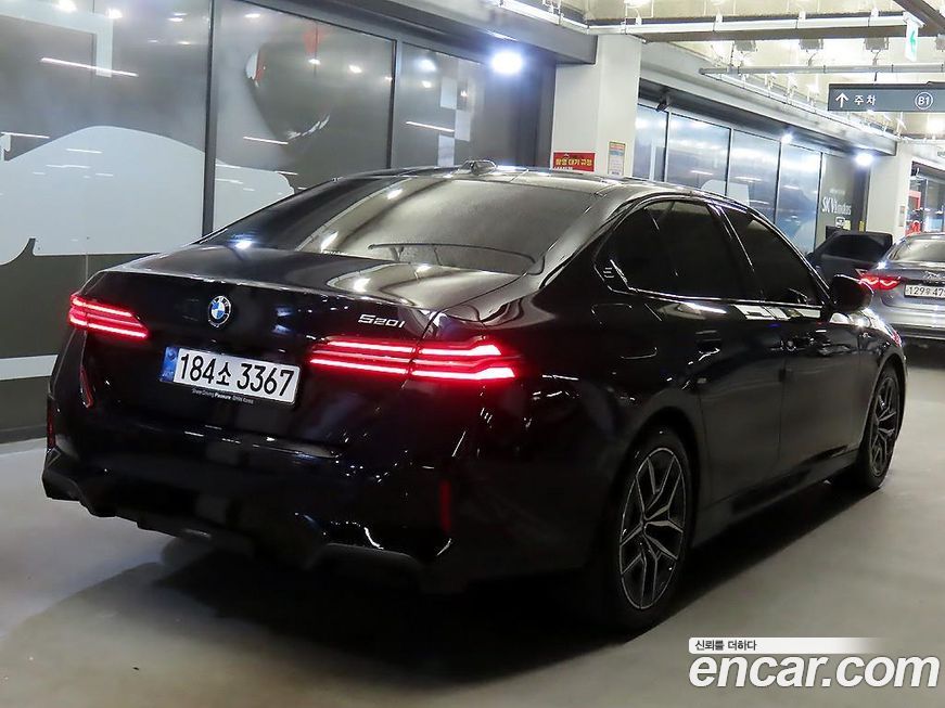 BMW 5-Series 520i M Sport, 2025