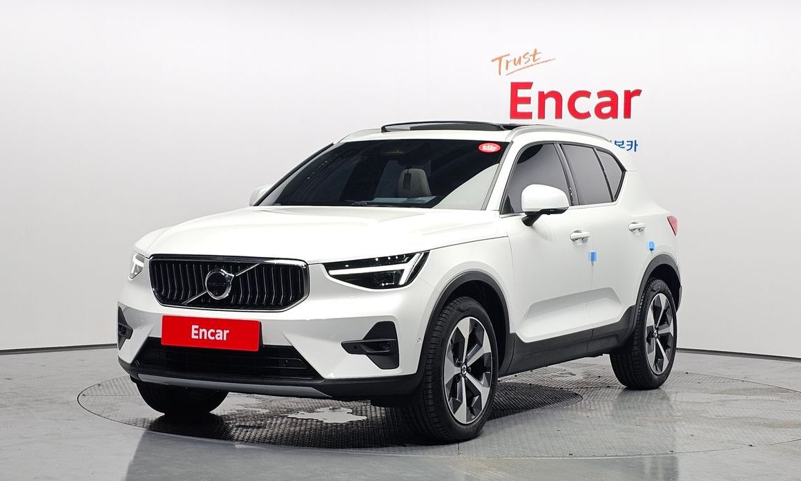 Volvo XC40 B4 Ultra Bright, 2025