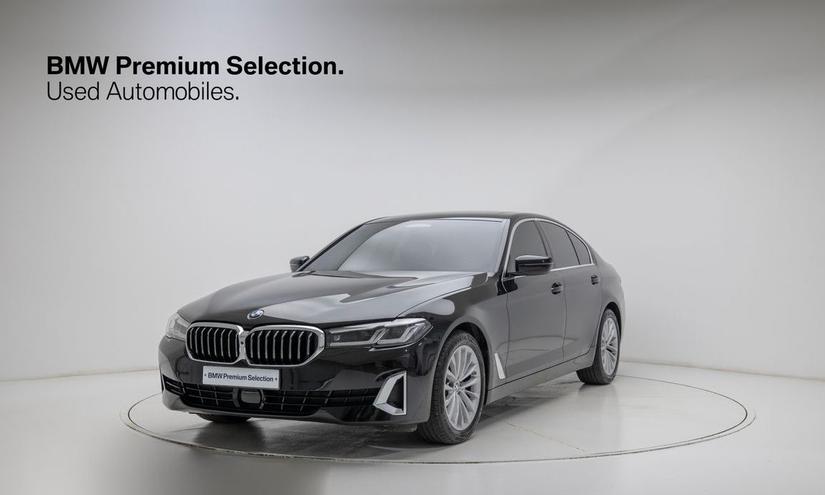BMW 5-Series 520i Luxury, 2023