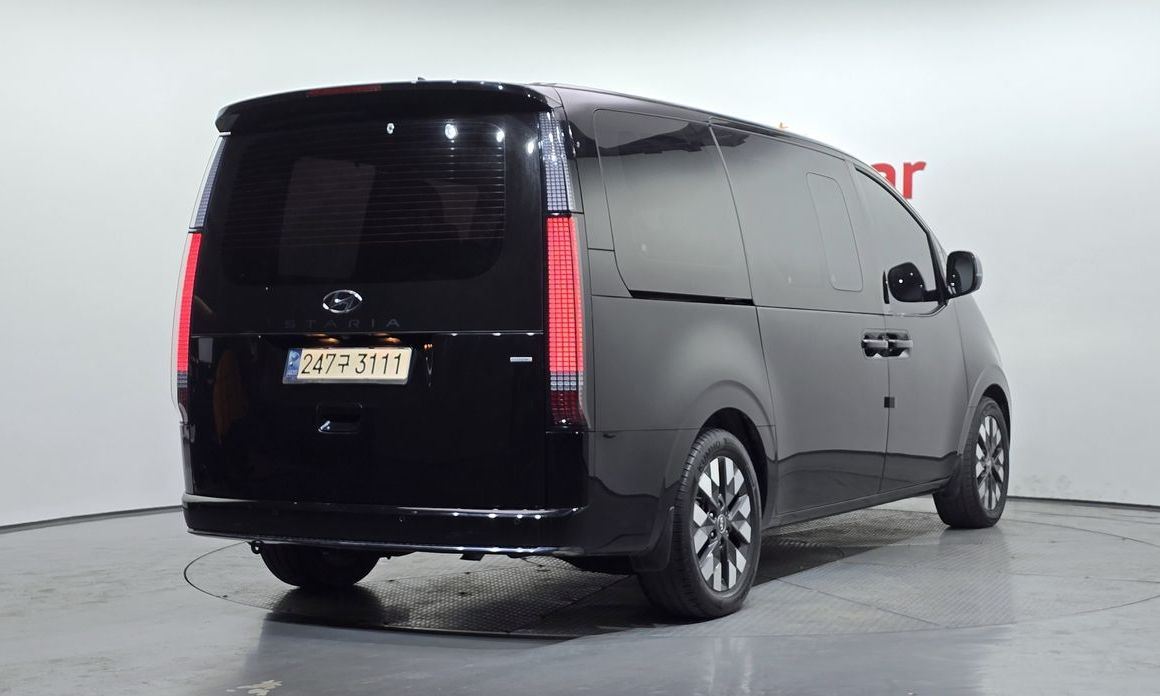 Hyundai Staria 4WD Lounge 9-Seater, 2023