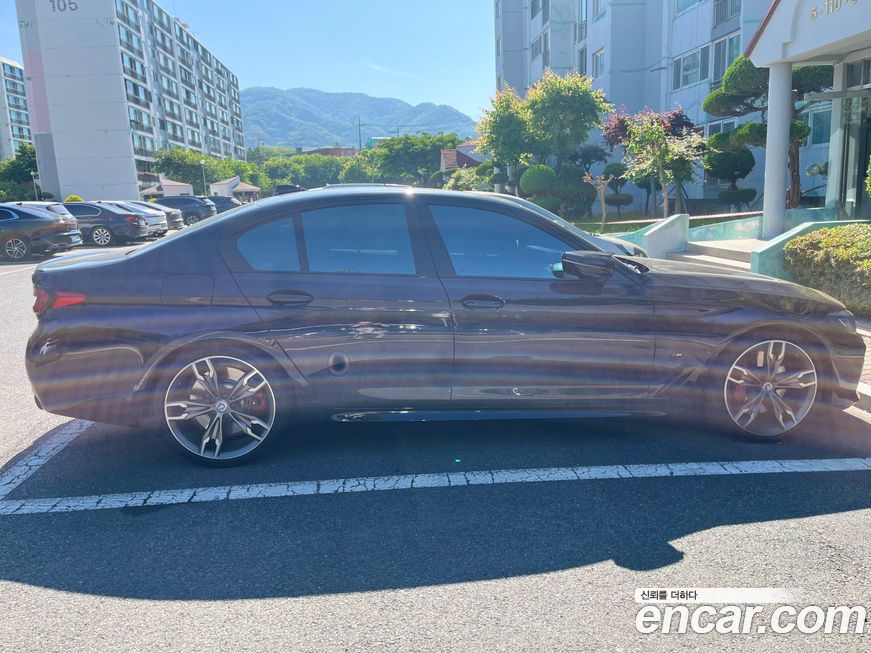 BMW 5-Series M550i xDrive, 2023