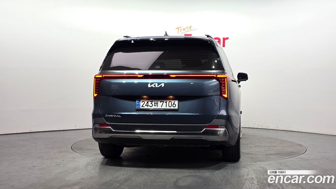 Kia Carnival 9-Seater Signature, 2024