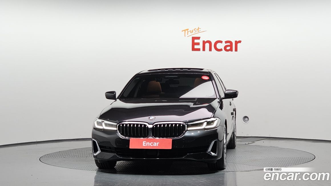 BMW 5-Series 520i Luxury, 2023