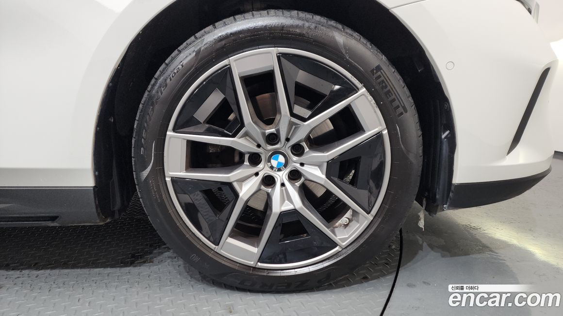 BMW 5-Series 520i, 2024