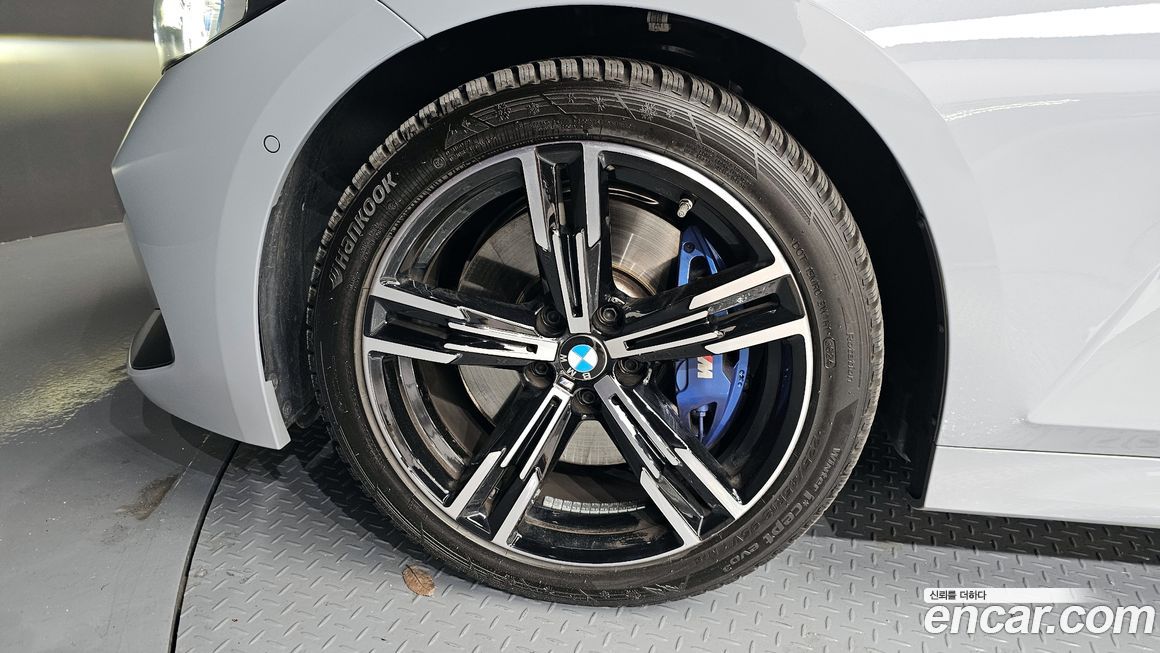 BMW 3-Series 320i M Sport, 2024