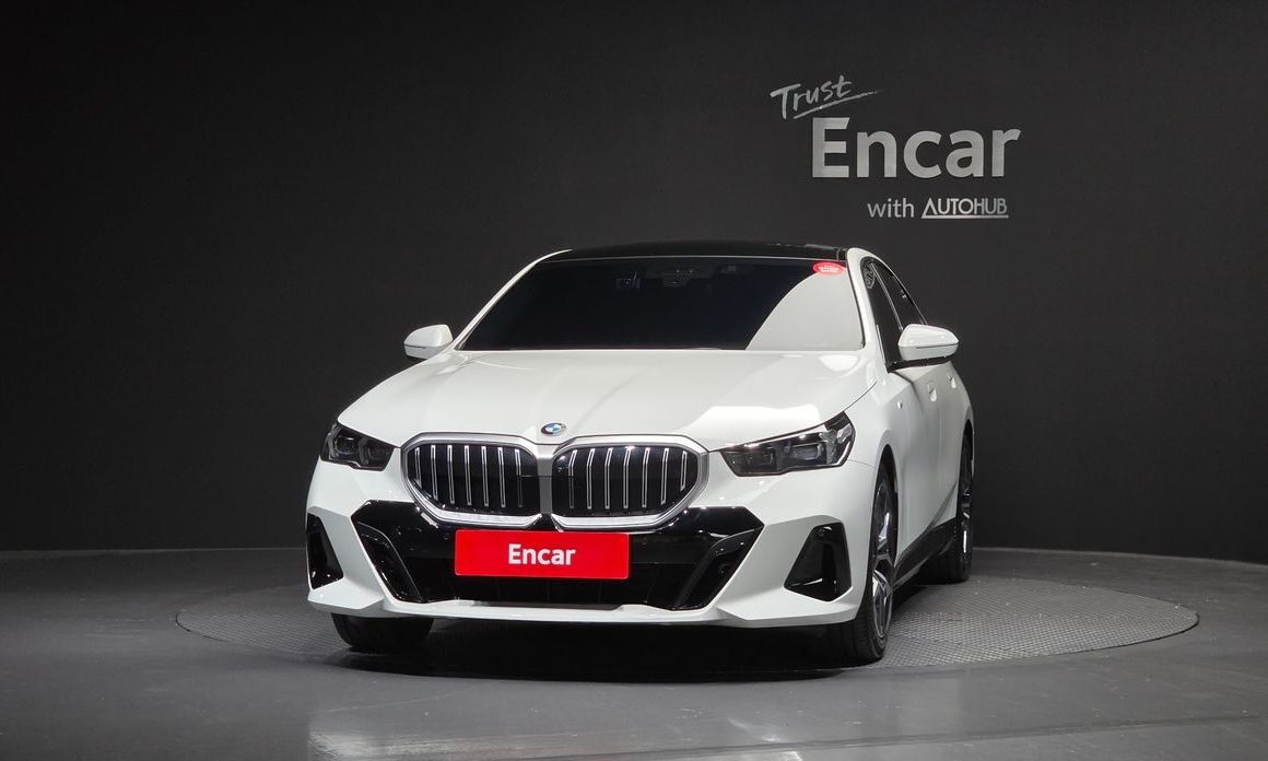 BMW 5-Series 520i M Sport, 2025
