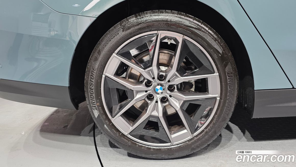 BMW 5-Series 520i, 2025