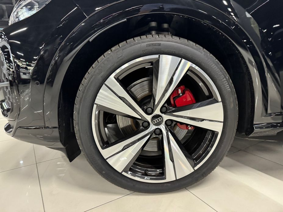 Audi Q5 40 TDI Quattro S Line Black Edition, 2025
