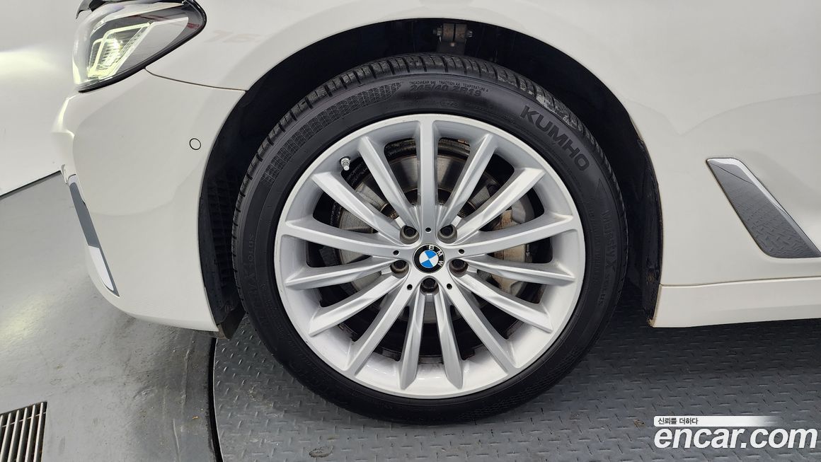 BMW 5-Series 530i xDrive Luxury, 2023