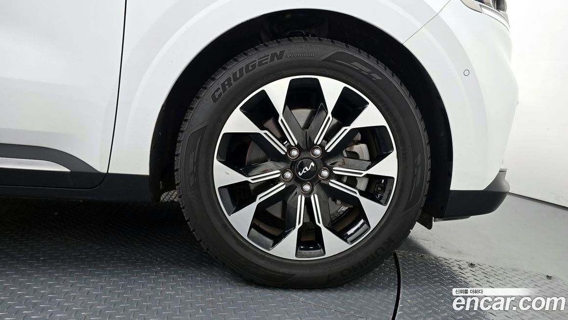 Kia Carnival 9-Seater Signature, 2023