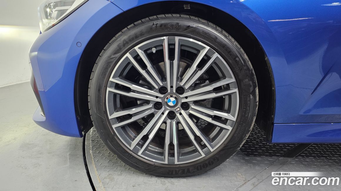 BMW 3-Series 320i M Sport, 2022