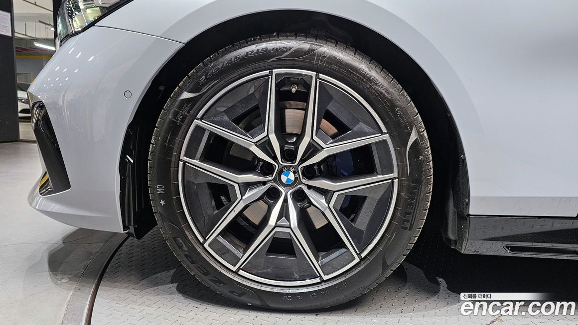 BMW 5-Series 520i M Sport, 2025