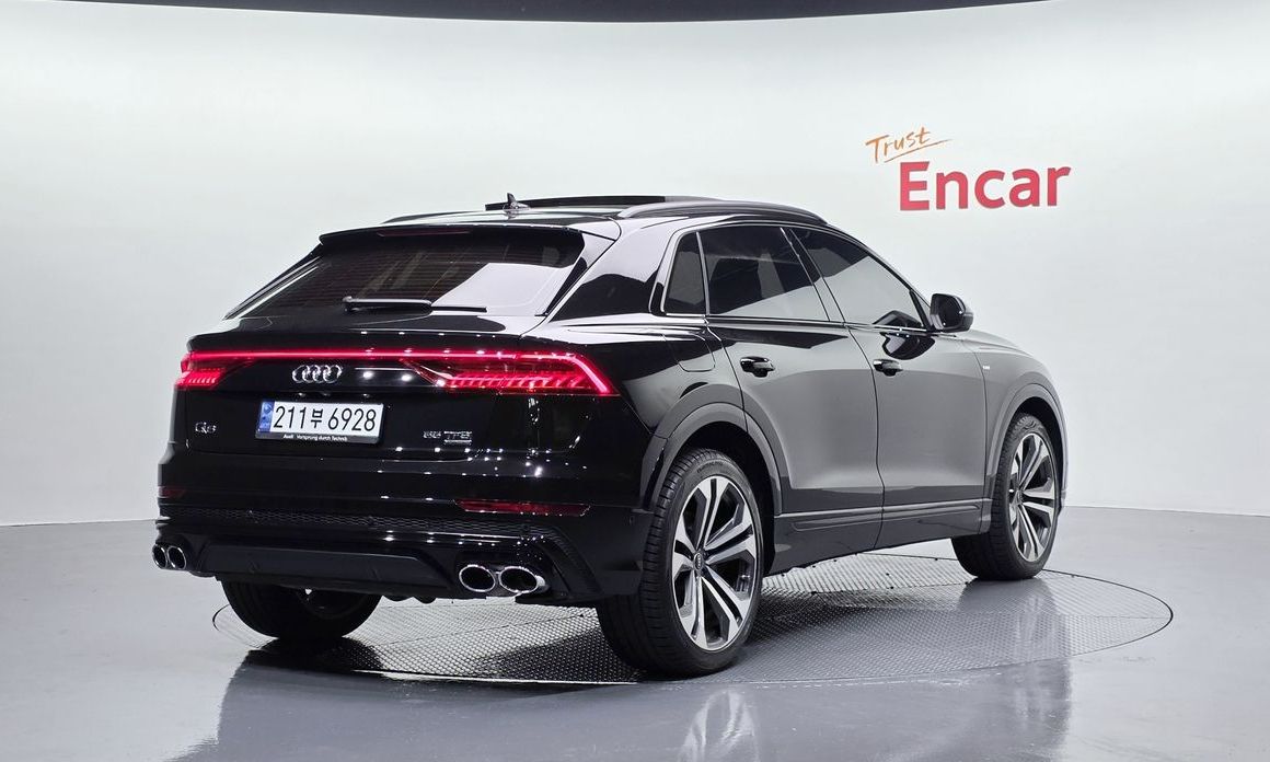 Audi Q8 55 TFSI Quattro Premium, 2023