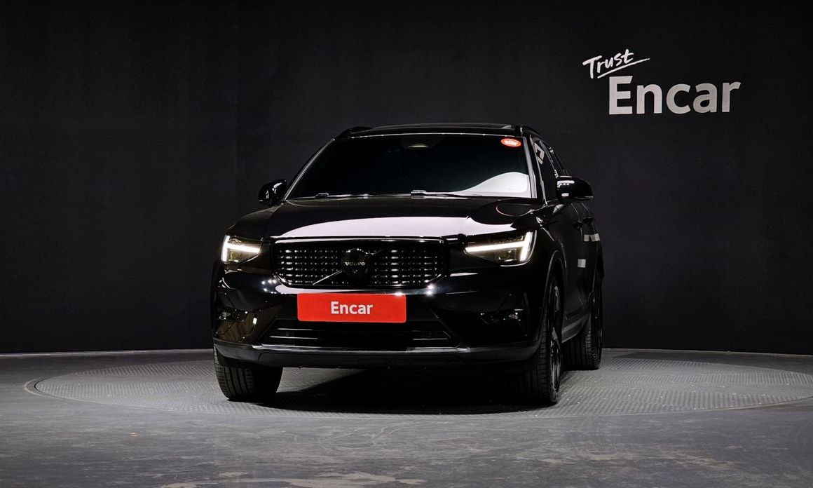 Volvo XC40 B4 Black Edition, 2025