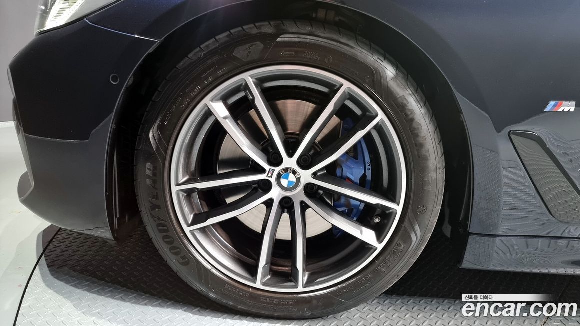 BMW 5-Series 520i M Sport, 2023