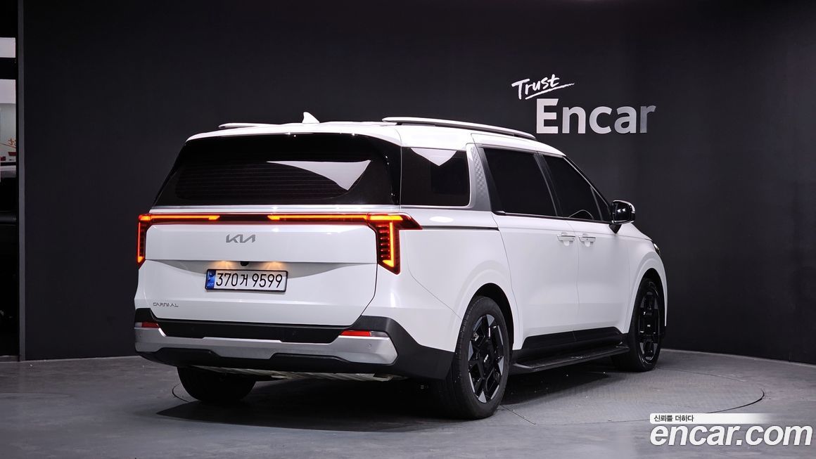 Kia Carnival 9-Seater Prestige, 2024
