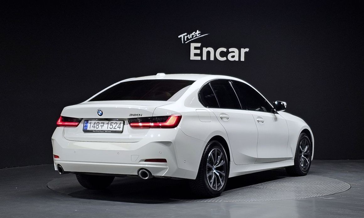BMW 3-Series 320i, 2023