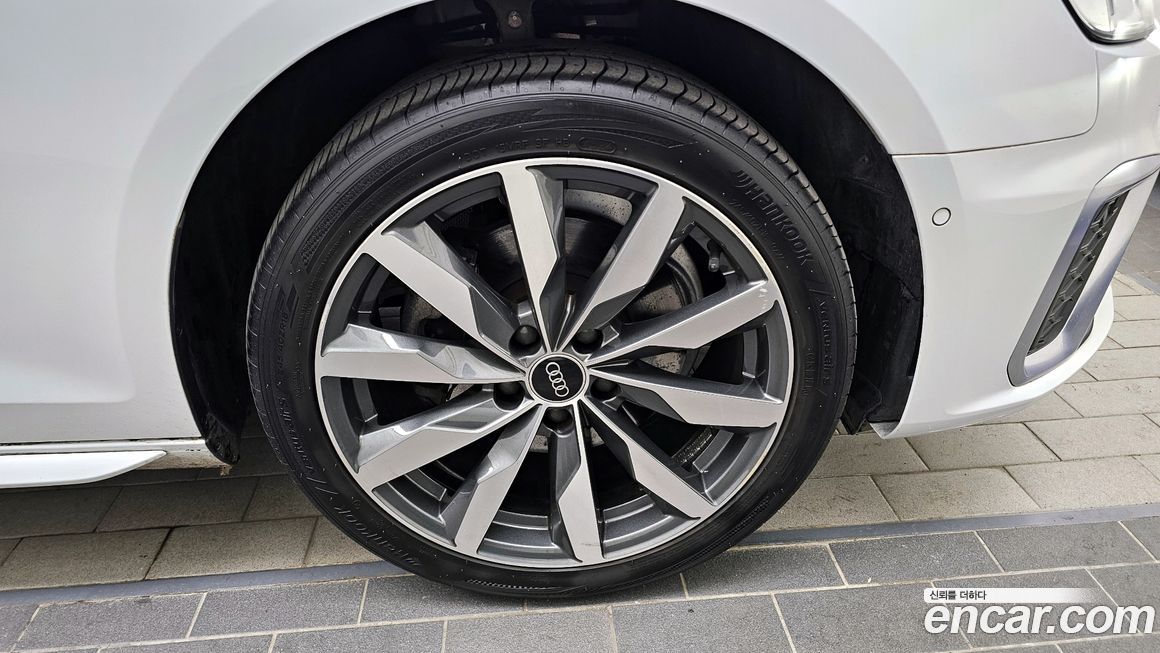 Audi A4 40 TFSI Premium, 2023