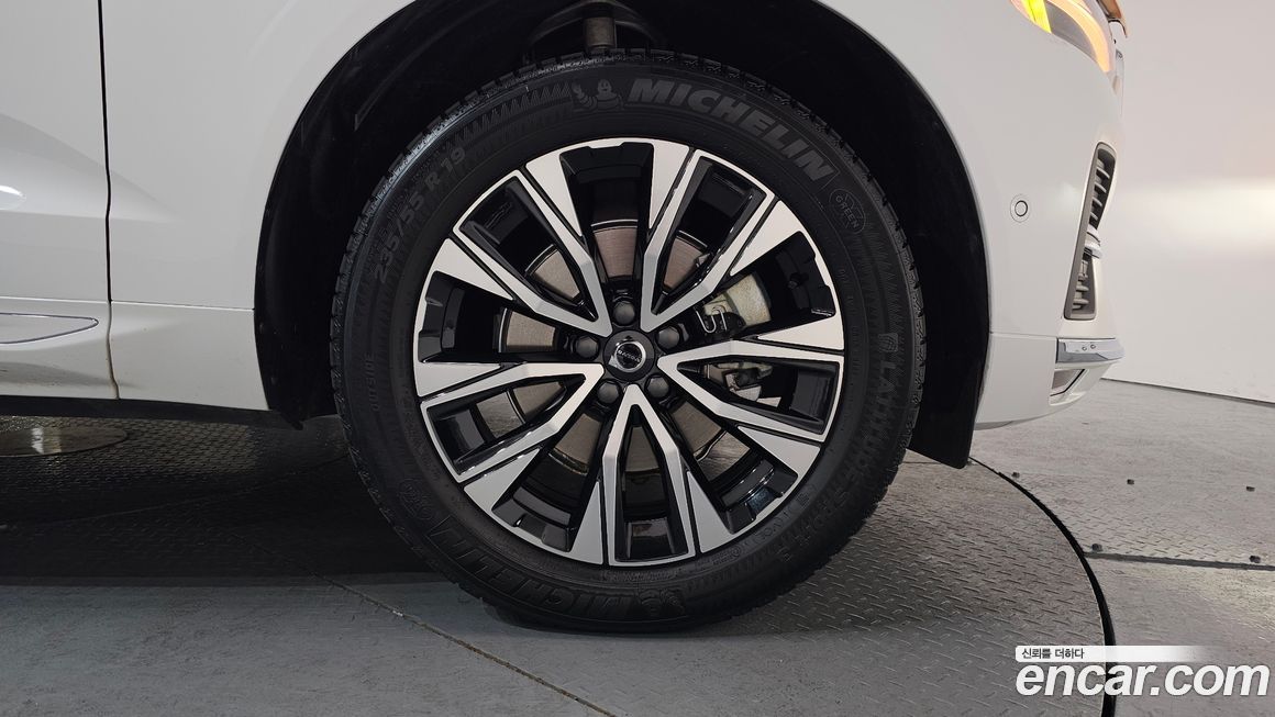 Volvo XC60 B5 Ultimate Bright, 2024