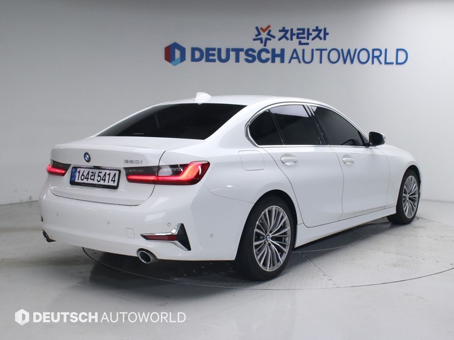 BMW 3-Series 320i Luxury, 2022
