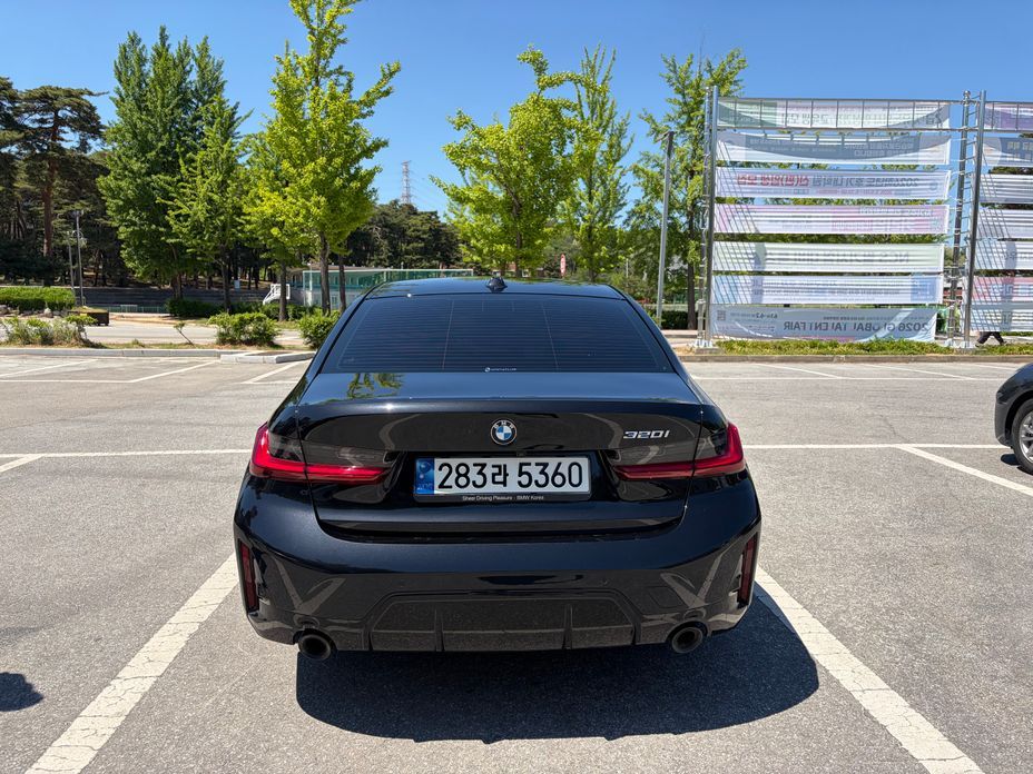 BMW 3-Series 320i M Sport, 2023