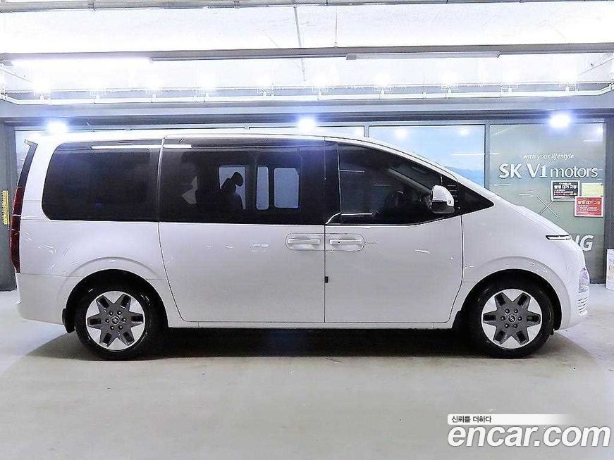 Hyundai Staria 4WD Tourer 9-Seater, 2024