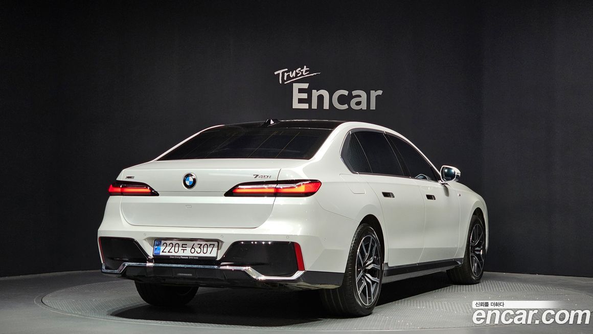 BMW 7-Series 740i xDrive M Sport, 2025