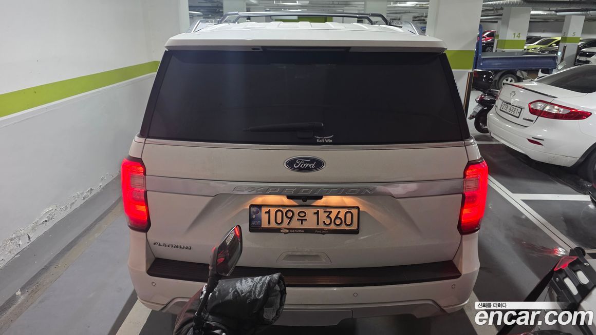 Ford Expedition Platinum 4WD, 2021