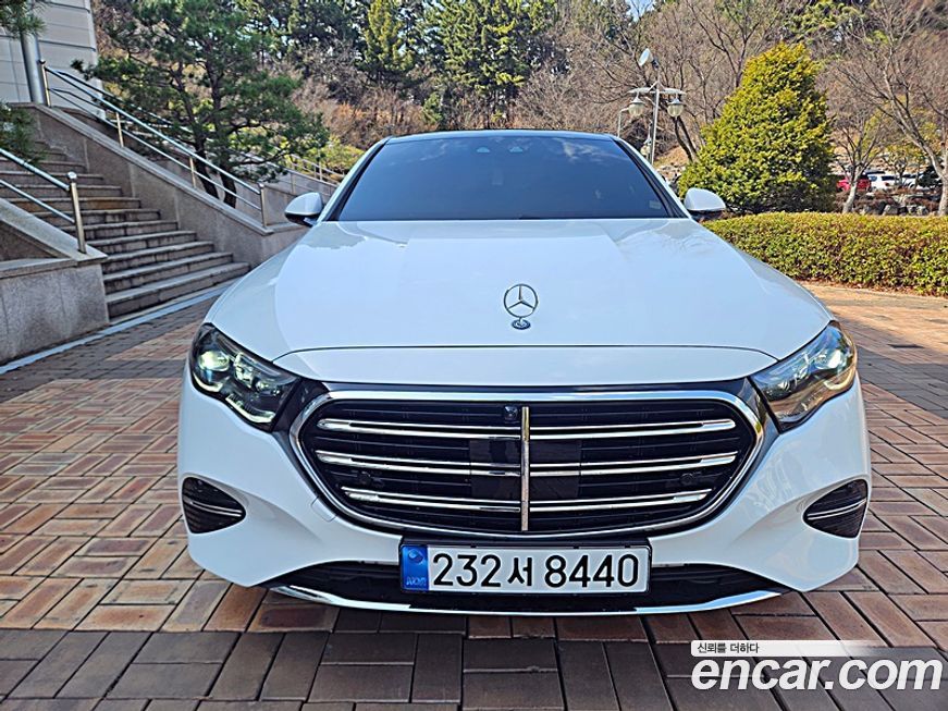 Mercedes-Benz E-Class E300 4MATIC Exclusive, 2025