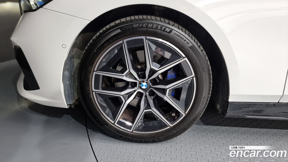 BMW 5-Series 520i M Sport, 2024