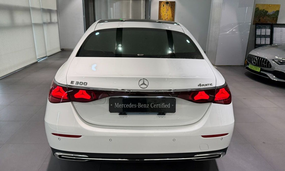 Mercedes-Benz E-Class E300 4MATIC Exclusive, 2025