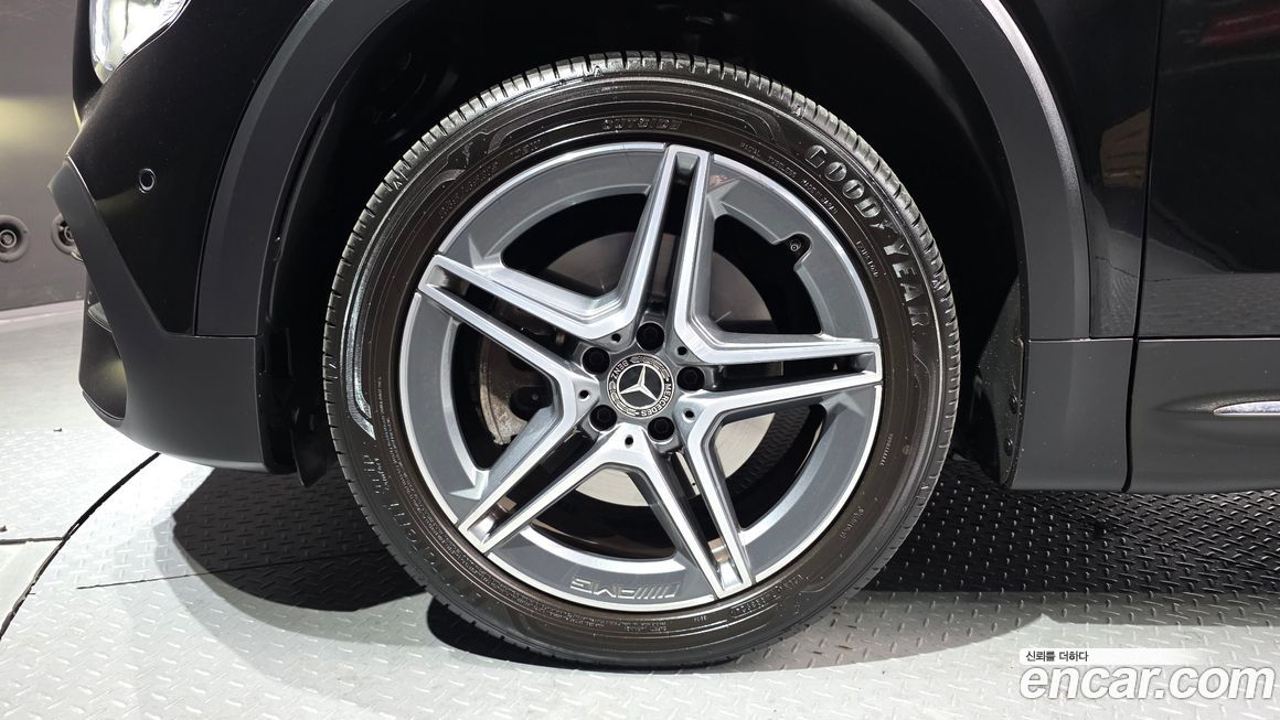 Mercedes-Benz GLB-Class GLB250 4MATIC, 2023