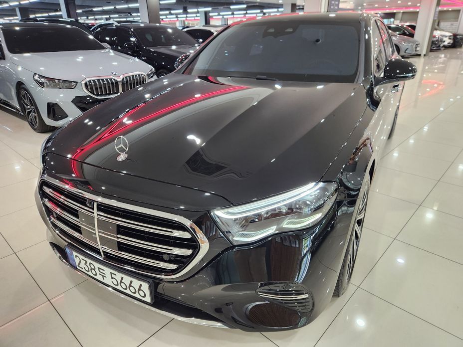 Mercedes-Benz E-Class E300 4MATIC Exclusive, 2025