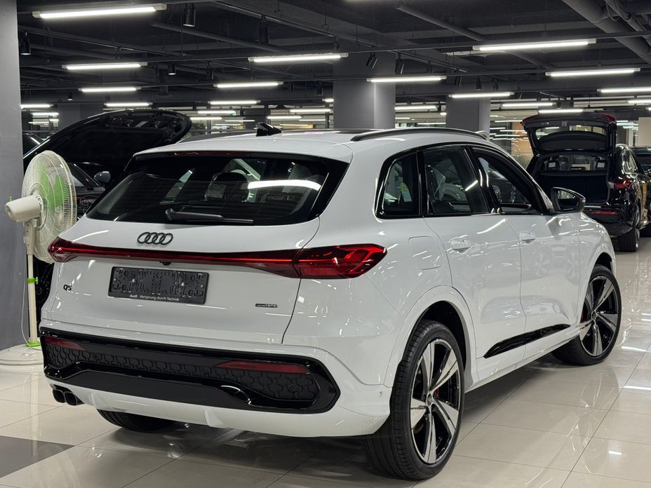 Audi Q5 40 TDI Quattro S Line Black Edition, 2025