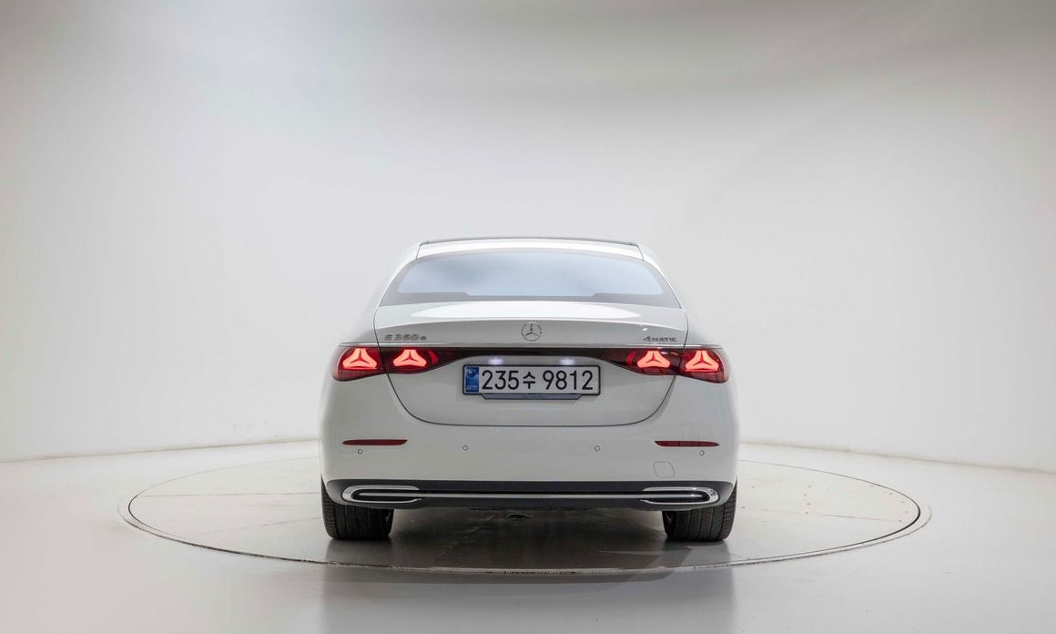 Mercedes-Benz E-Class E350 4MATIC Exclusive, 2025