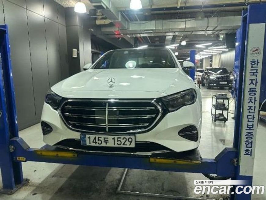 Mercedes-Benz E-Class E300 4MATIC Exclusive, 2025