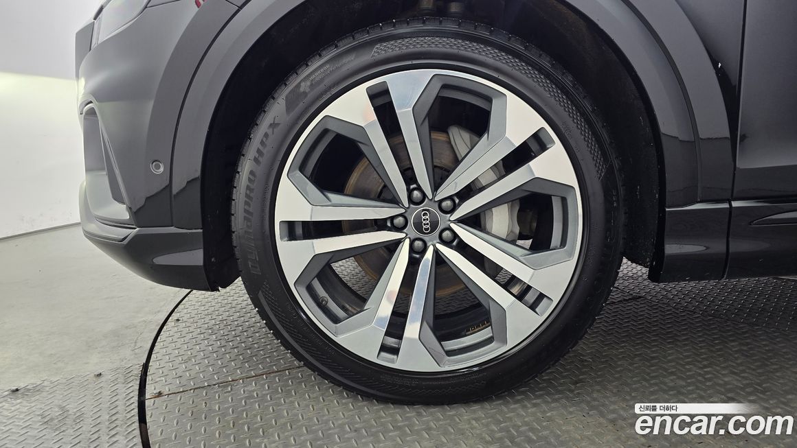 Audi Q8 55 TFSI Quattro Premium, 2023