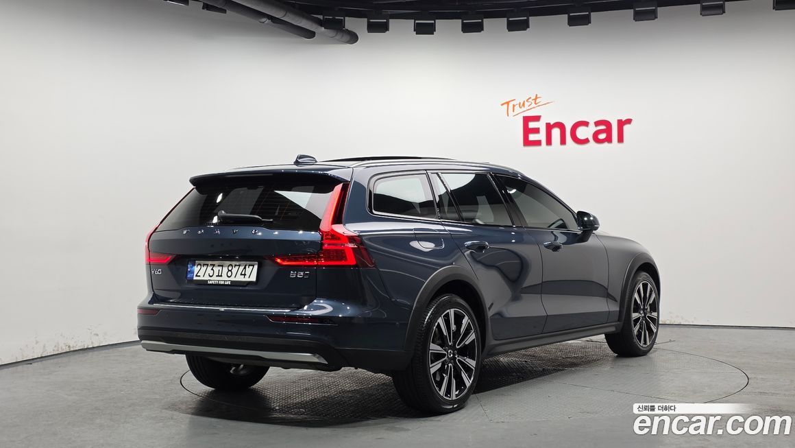 Volvo V60 B5 Ultimate AWD, 2023