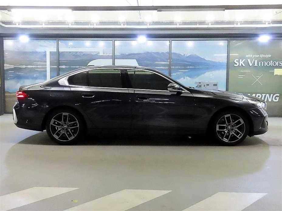 BMW 5-Series 520i, 2024